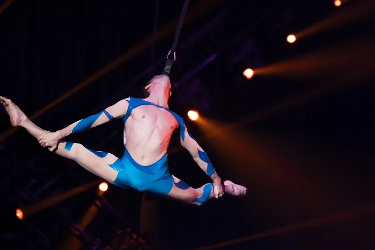 表演驚人特技「鐵顎旋轉」的麥可．雷迪夫，曾多次登上世界級國際舞台。寬宏藝術提供