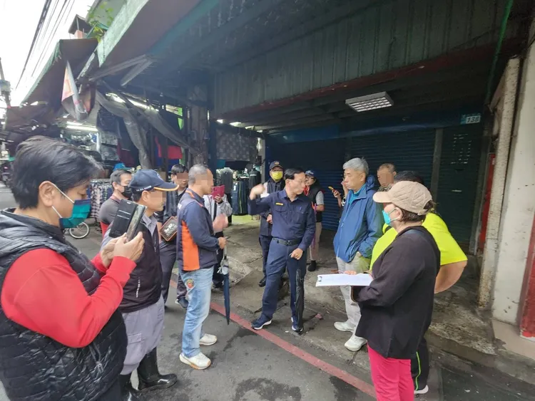 警方與相關單位至現場辦理會勘研擬對策。翻攝畫面