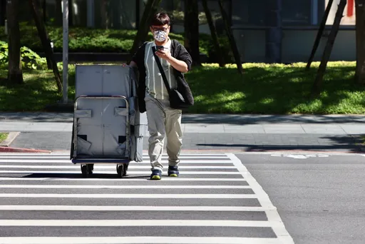 「僱用安定措施」首次啟動 7行業無薪假勞工最高領55200元
