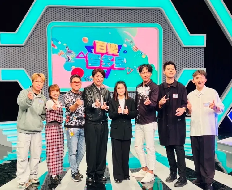 左到右依序為大根、徐凱希、洪都拉斯、梁赫群、葉欣眉、黃鐙輝、陳大天、黃豪平。年代提供