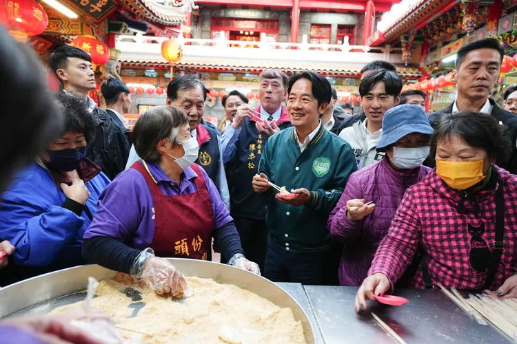 賴清德受在地鄉親歡迎。賴清德競總提供