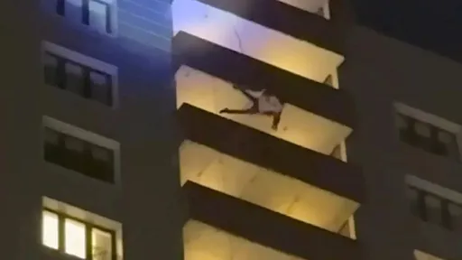 「聖誕老人」攀爬大樓送禮物 在親子面前墜落24樓慘死