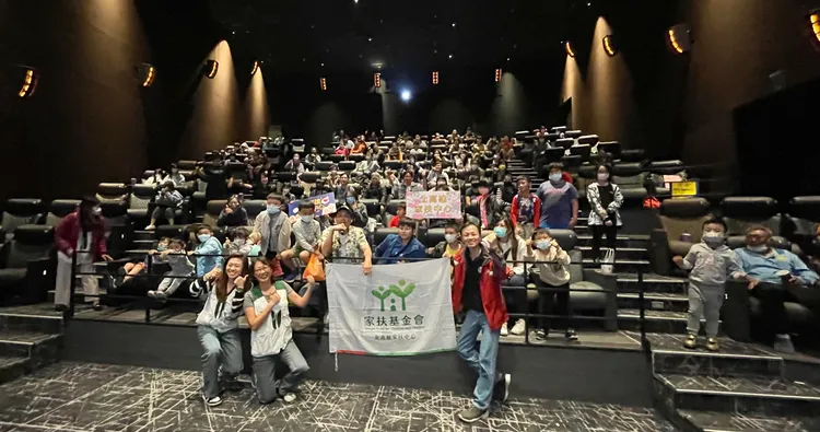 黃鐙輝昨日赴高雄參與北高雄家扶中心電影包場的映後活動。米倉影業提供