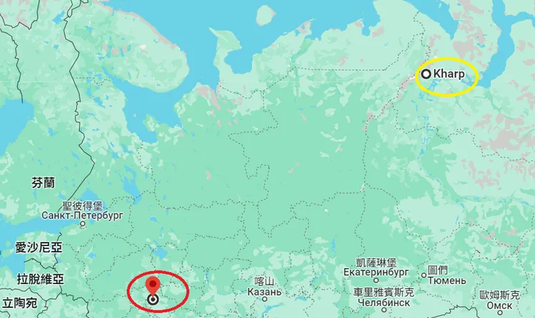 「極地狼」監獄（黃圈）位於俄國首都莫斯科（紅圈）東北約1900公里處。翻攝Google地圖