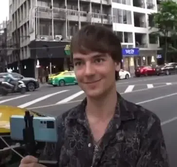 網友曝光Harrison的正面清晰照。翻攝自論壇Dcard