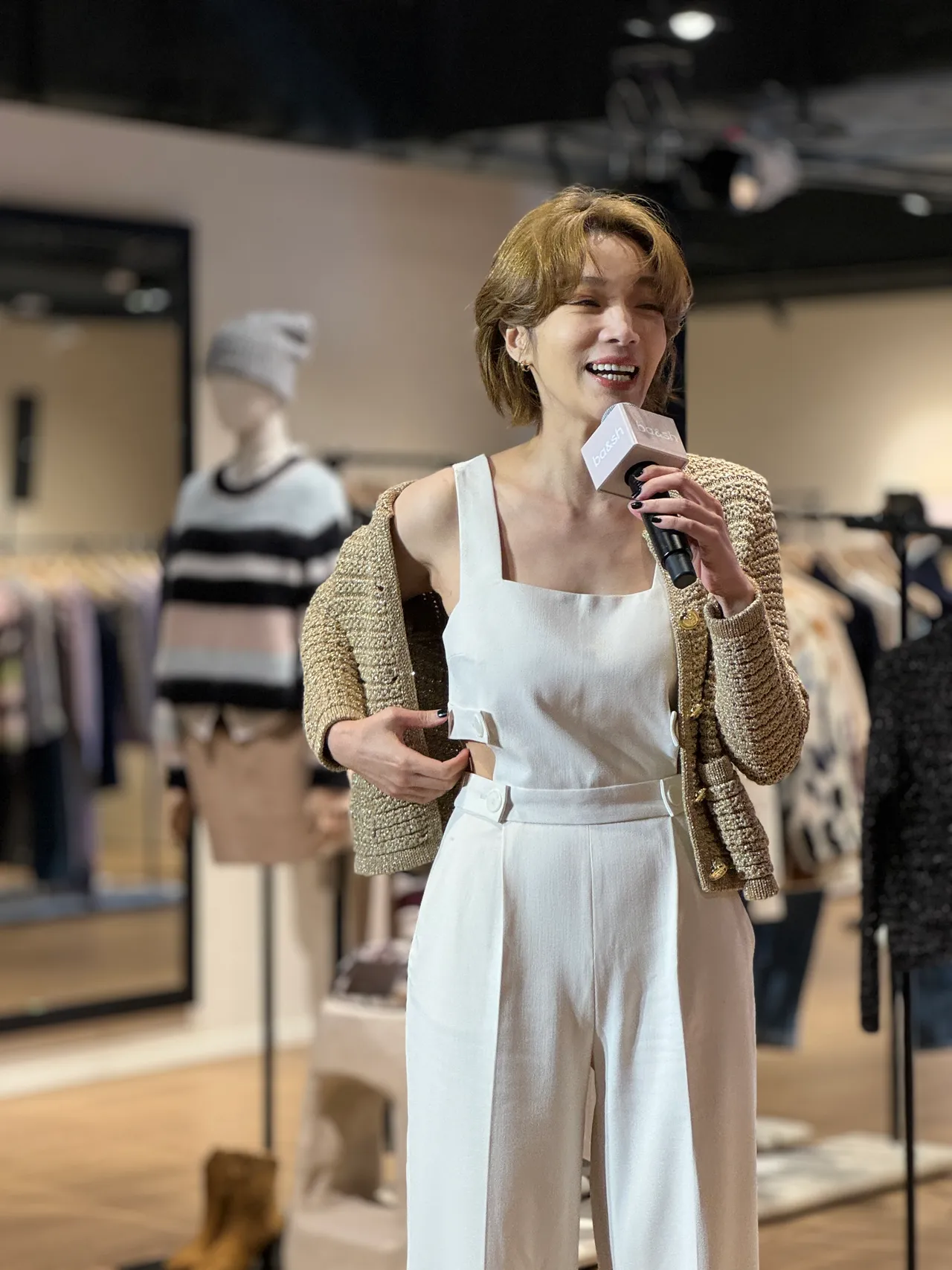 蔡淑臻小露蠻腰。張家玲攝