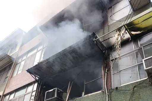 高雄鳳山透天厝起火 驚傳爆炸聲響!屋主命喪火窟