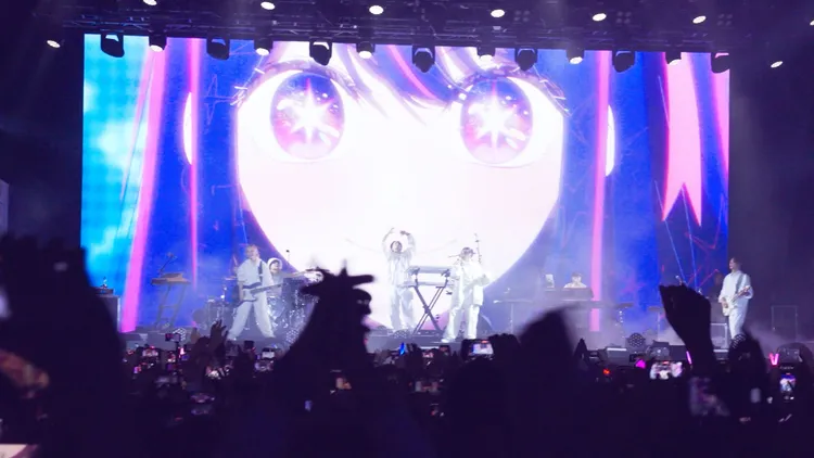 YOASOBI曝光本月初在香港Clockenflap表演的盛況。翻攝YOASOBI_staff推特