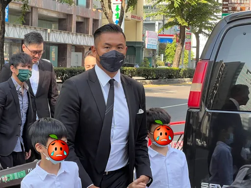 范瑋琪慟別母親　8歲雙胞胎兒「暴風抽高」到黑人胸口