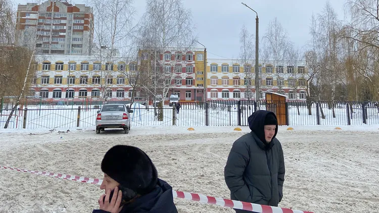 俄國邊界布揚斯克市今天發生槍擊案，圖為發生槍擊案的校園。翻攝莫斯科時報。