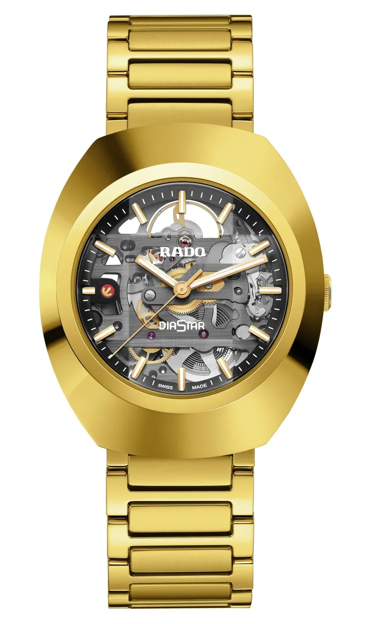 Rado DiaStar鑽星系列創始型鏤空腕錶黃金色，7萬7300元。品牌提供