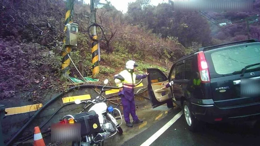 警方查獲使用刑事註銷車輛的逃逸移工。民眾提供