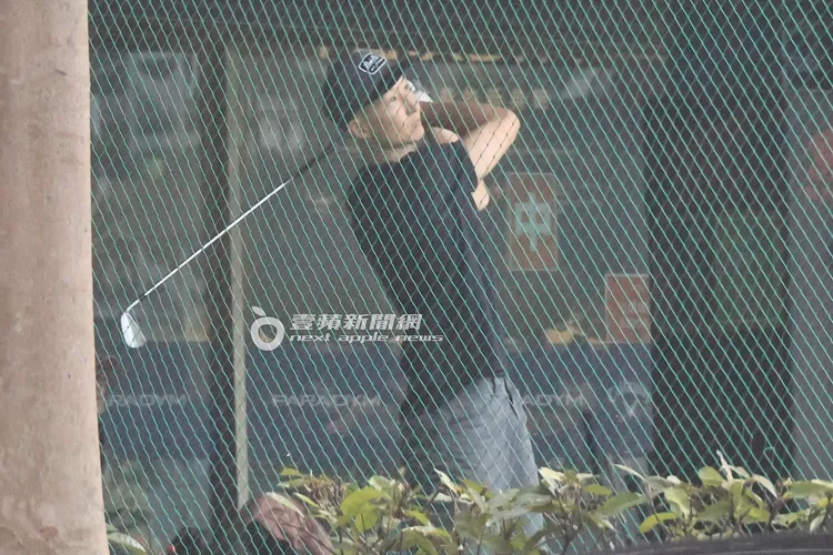 隨後洪天祥繼續揮桿練習。特勤中心攝