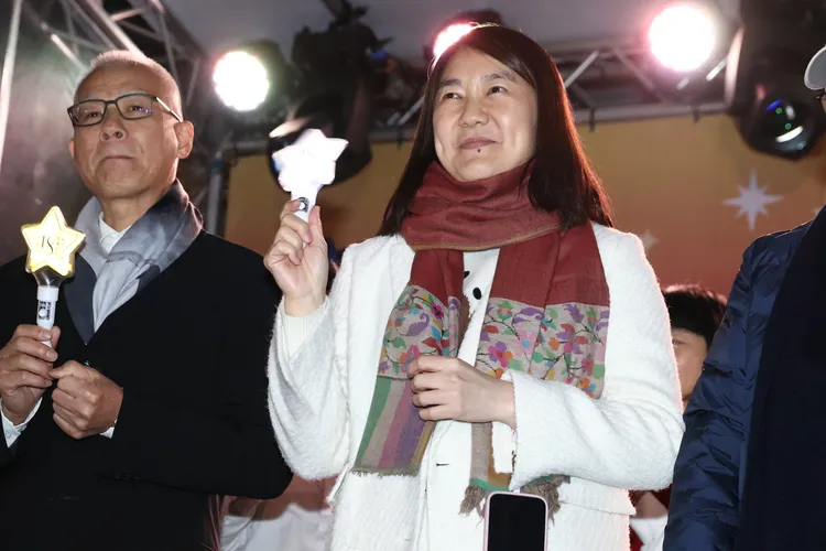 誠品董事長吳旻潔今晚率領團隊為信義誠品熄燈道別。彭欣偉攝