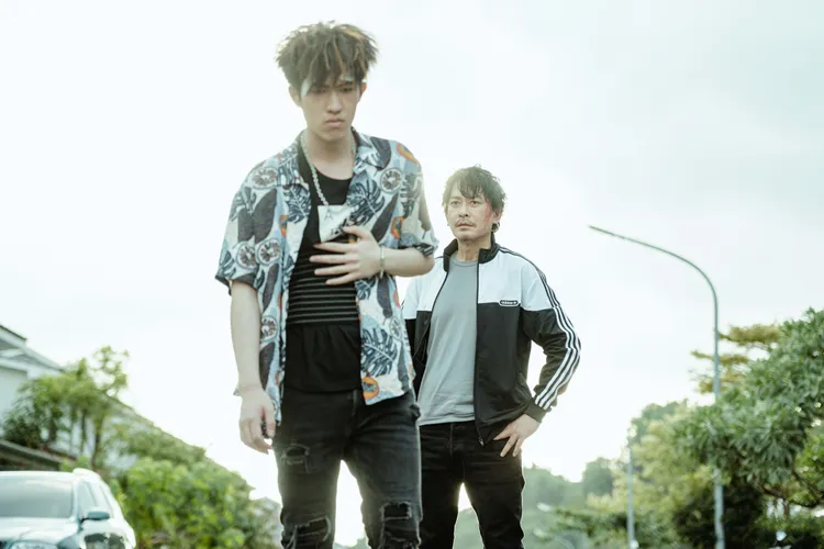 郭方儒（前）劇中指責王識賢的救人行為是在當幫凶，引發熱議。東森提供