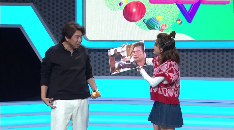 梁赫群模仿雷洪「爆橘拳」。年代提供