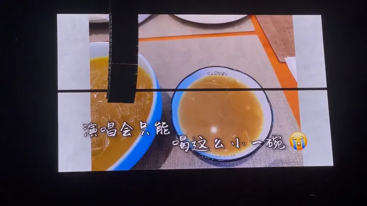 楊丞琳品嘗婆婆煮的牛肉粉絲湯，只能喝一小碗。翻攝楊丞琳資訊微博