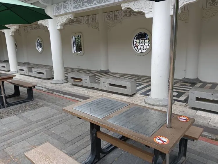 吸菸區的立牌今已撤除。翻攝自中正紀念堂官網