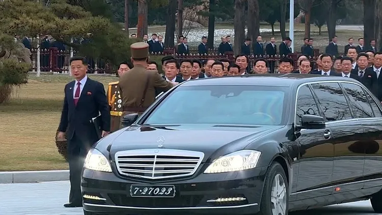 北韓內閣總理金德訓12月26日乘車抵達勞動黨中央黨部。北韓央視畫面截圖