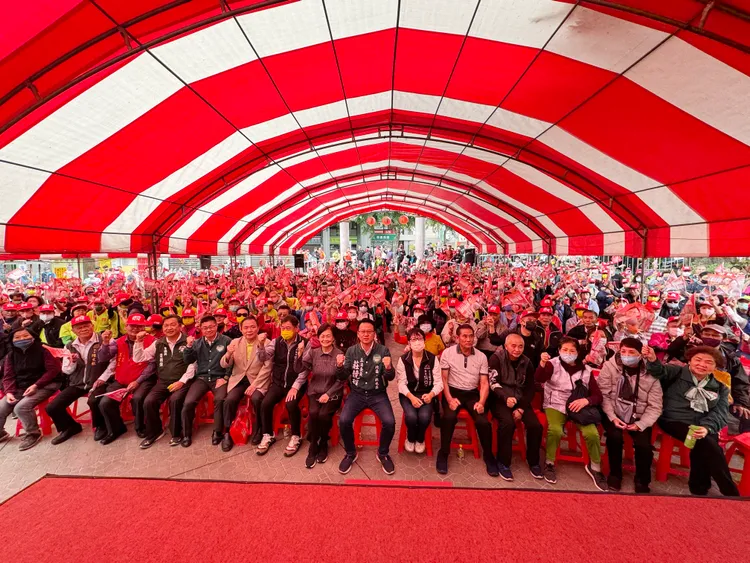 莊競程今舉辦造勢活動，台中市前市長張溫鷹、前立委陳柏惟等人站台。民眾提供