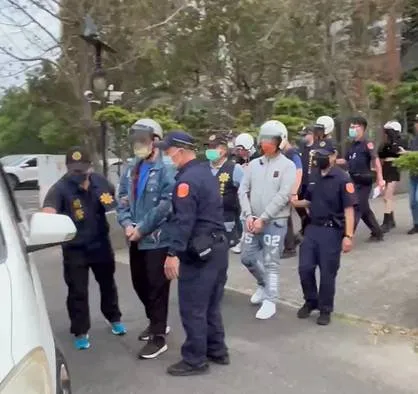 全案陸續逮回8嫌，擴大偵辦中。警方提供