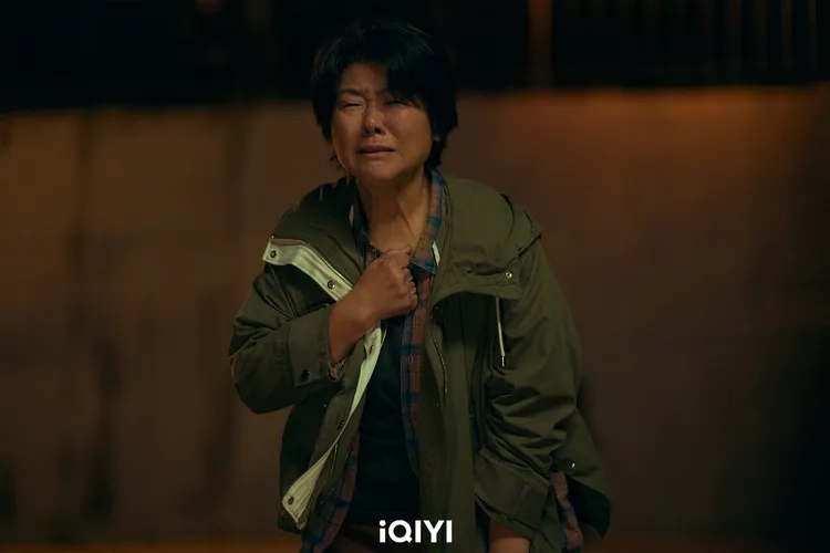 李姃垠飾演替兒子復仇的母親。愛奇藝國際站提供