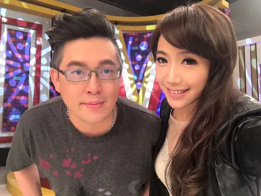 「最美雙胞胎」依依證實離婚！互送對方禮物　謝謝10年照顧