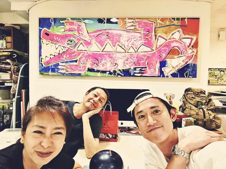 吳慷仁（右起）和恩師李啟源導演和前經紀人簡麗芬。翻攝吳慷仁臉書