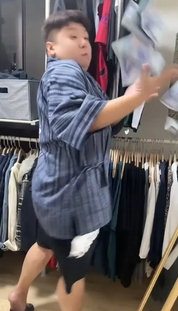 被老婆嚇了一跳，偷藏的私房錢都要充公了。抖音@eva131155 提供
