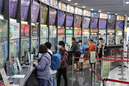 明天跨年活動周邊省道恐塞車 公路局:國道客運還有8成座位