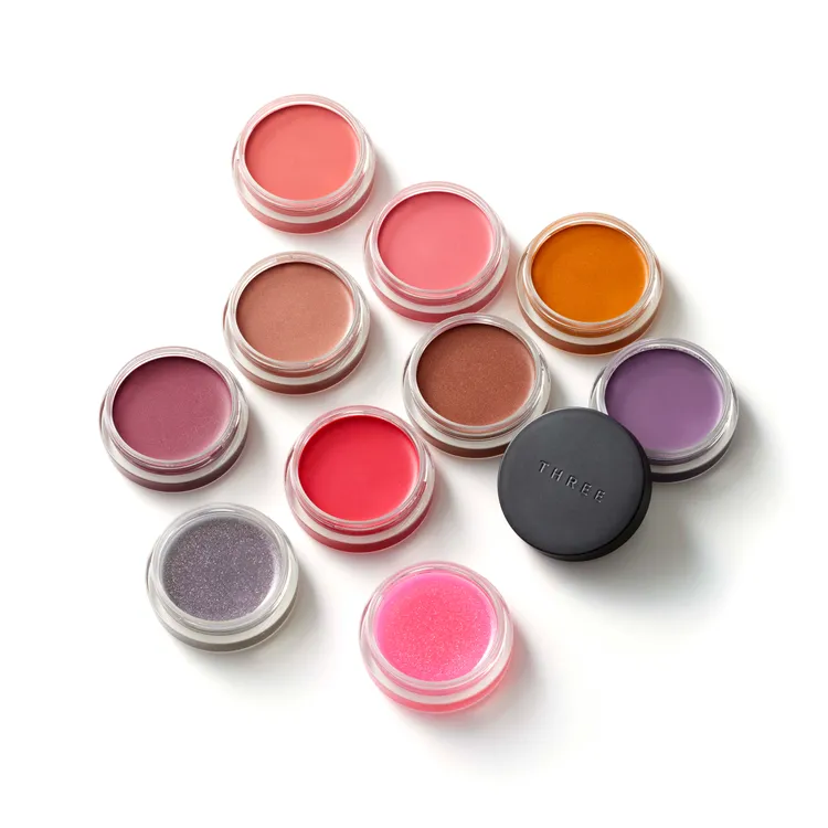 魅光漫采綻色膏，各1100元。品牌提供