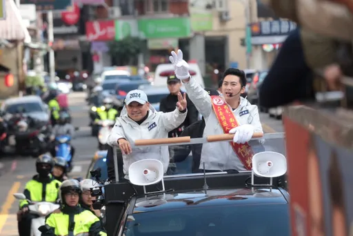侯友宜陪廖偉翔車掃　批民進黨打詐無方！承諾3年內詐騙案減半