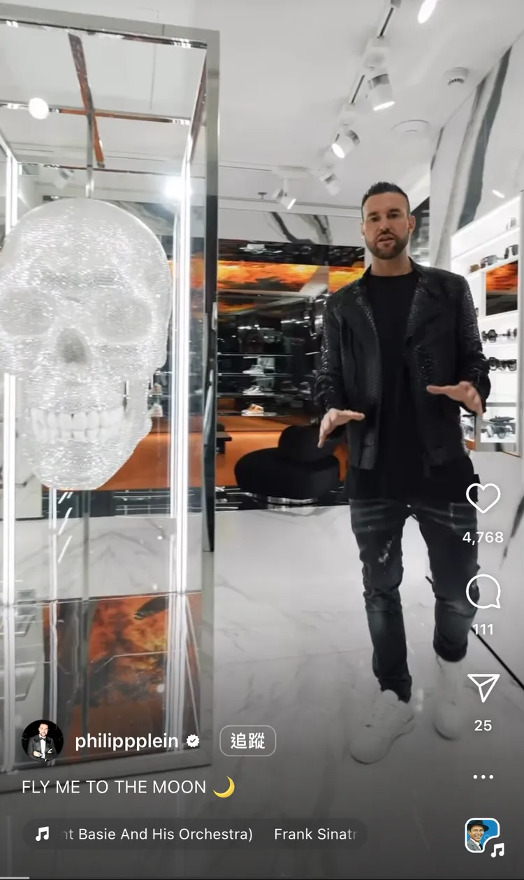 Philipp Plein以閃亮的骷髏頭作為店裝的一部分。翻攝Philipp Plein IG