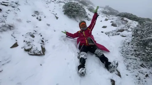 雪山圈谷積雪10公分 山友興奮仆雪大喊:我瘋了