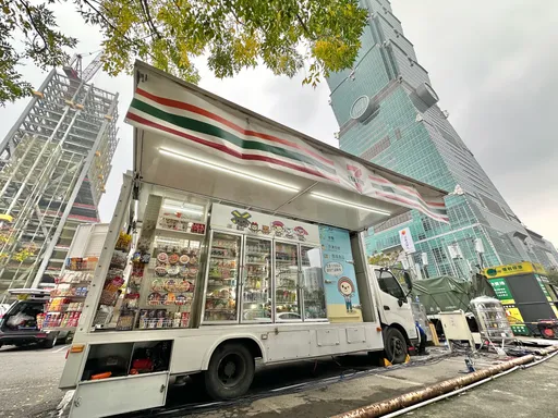 跨年101倒數!小七出動2台行動購物車 全家及萊爾富祭10倍人力、OK備貨5倍