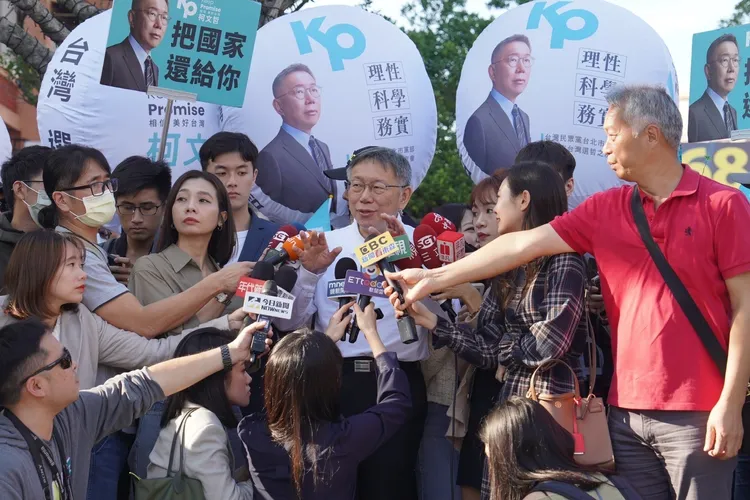 柯文哲受訪。民眾黨提供