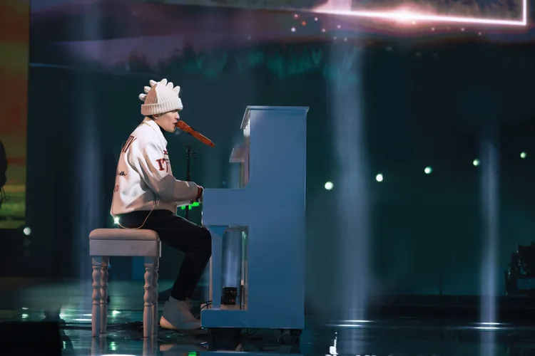 蕭敬騰彩排時深情彈唱。喜鵲娛樂提供