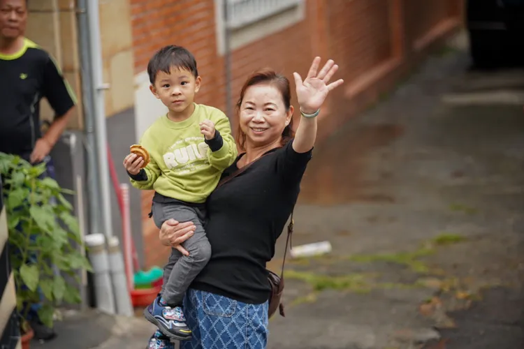 陳其邁今日下午到嘉義輔選立委候選人，受到民眾歡迎。翻攝畫面