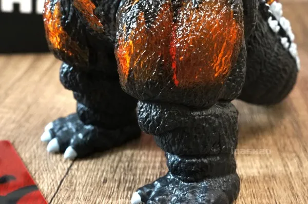 「哥吉拉紅蓮公仔 icash 2.0」。翻攝自「7-ELEVEN線上購物中心」