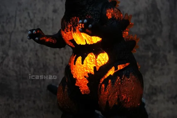 「哥吉拉紅蓮公仔 icash 2.0」。翻攝自「7-ELEVEN線上購物中心」