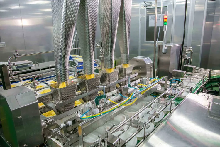 自動化生產設備，可節省約30%人力。業者提供