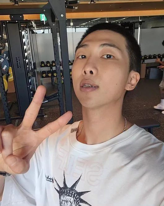 RM昨發長文向粉絲道別。翻攝RM IG