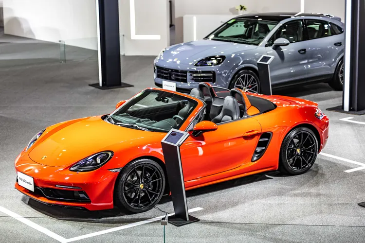 同場展出搭載水平對臥四缸中置引擎的雙座敞篷跑車718 Boxster。業者提供