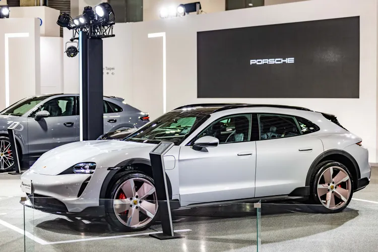 保時捷最先進的純電跨界獵跑 Taycan Cross Turismo 也登台亮相。業者提供