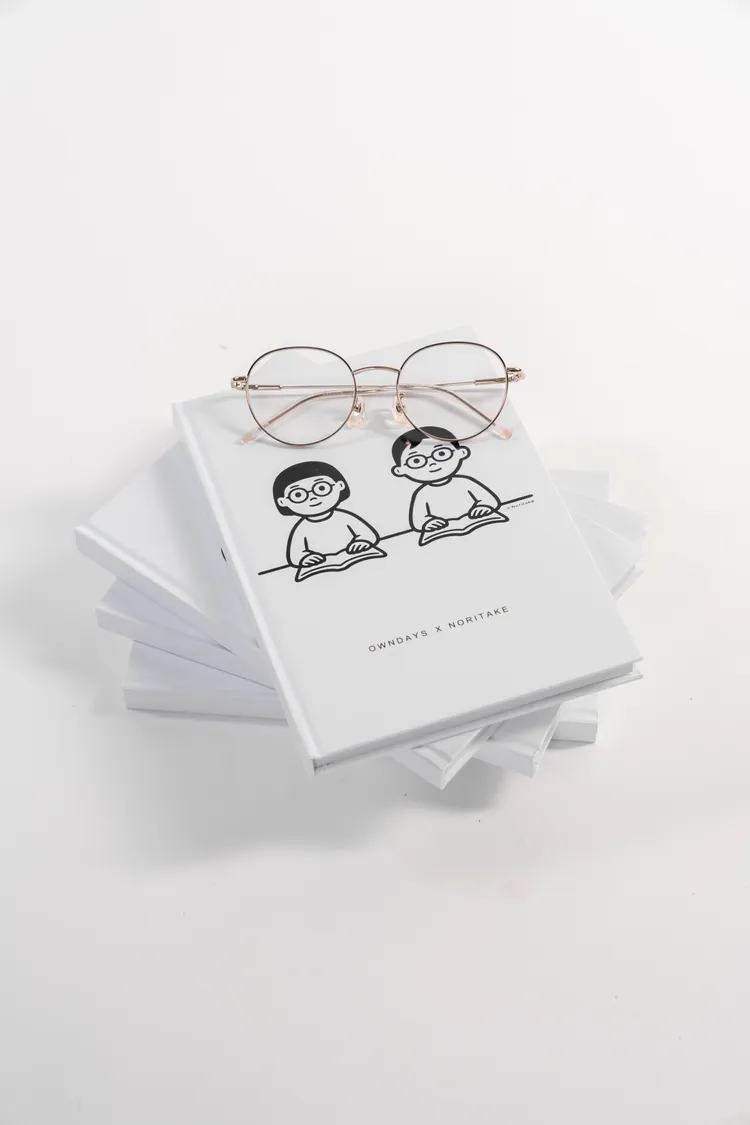「OWNDAYS X NORITAKE」推出極簡文青筆記本。品牌提供