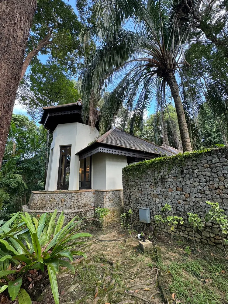 度假村完美嵌合天然美景中。吳玉愛攝