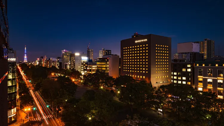 北海道札幌市「札幌大通公園景觀飯店」鄰近舉辦雪祭的大通公園。業者提供