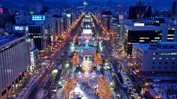 札幌大通公園景觀飯店可俯視燈火通明的雪祭盛況。業者提供