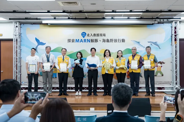 海委會頒獎感謝第一線救援團隊。海委會提供