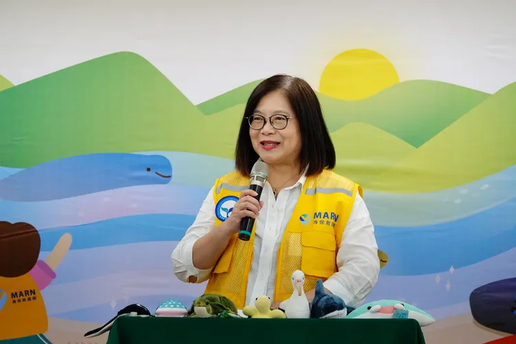 管碧玲趣喻，鯨豚、海龜游經臺灣如同進到「國際醫療觀光大飯店」。海委會提供